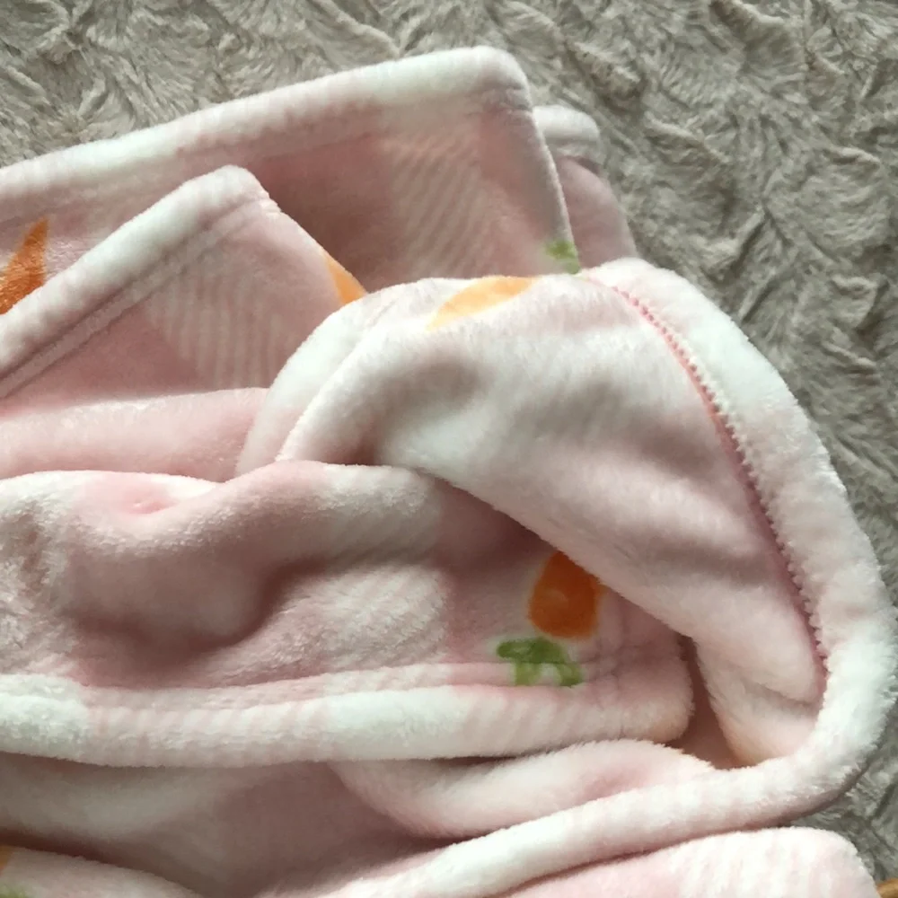 HOPPY SPRING Plush Throw Blanket - Pink & White with a Carrot Design